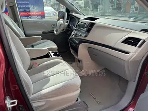 Toyota Sienna 2011 Red