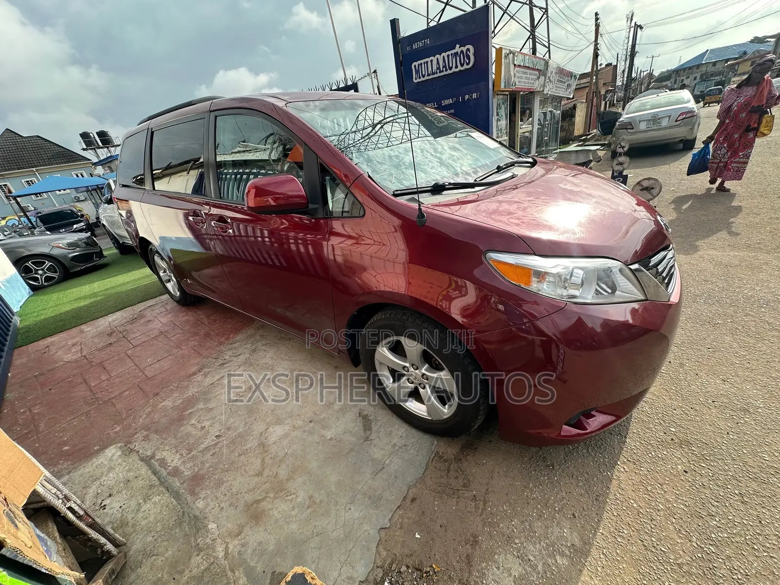 Toyota Sienna 2011 Red