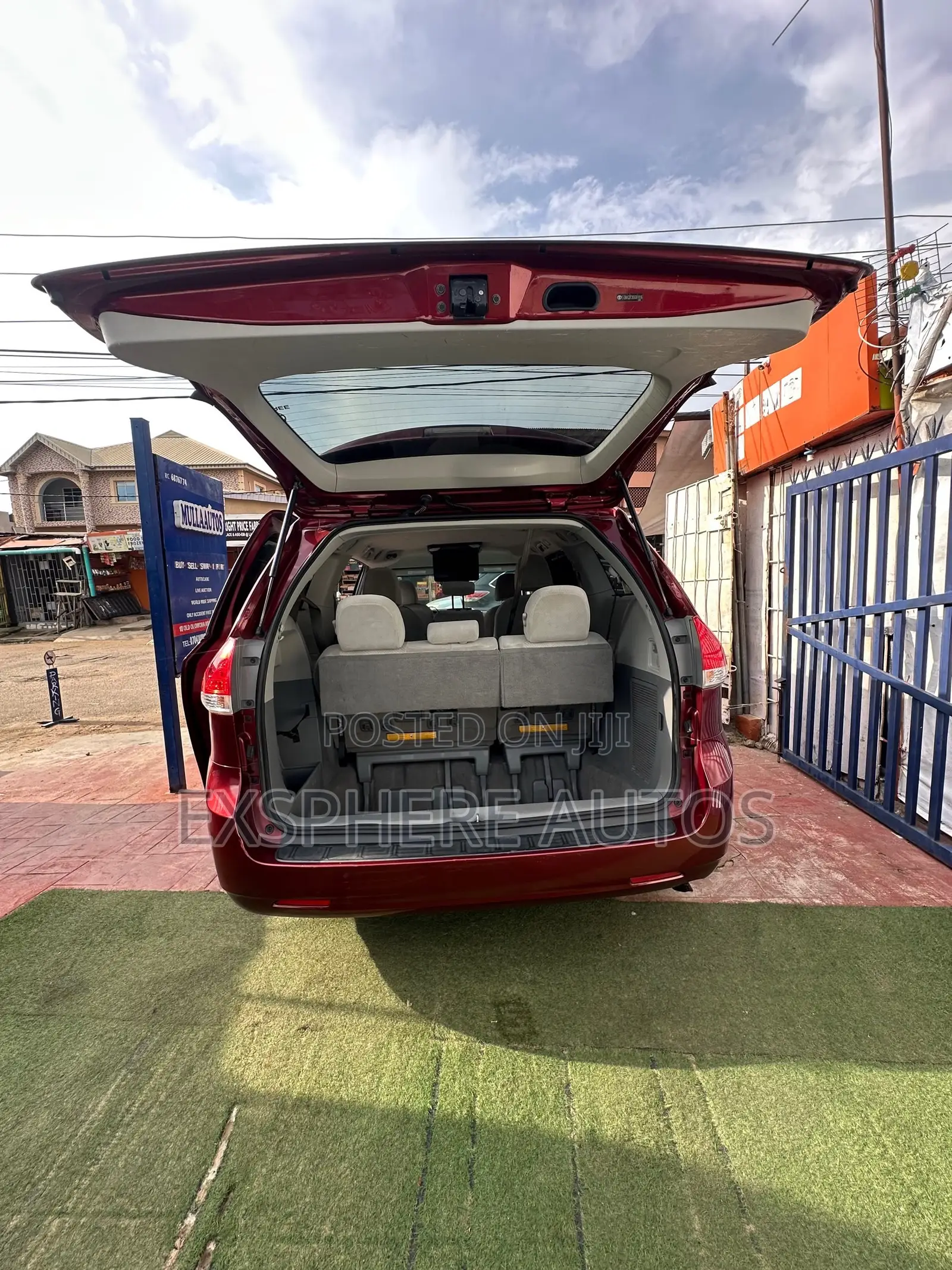 Toyota Sienna 2011 Red
