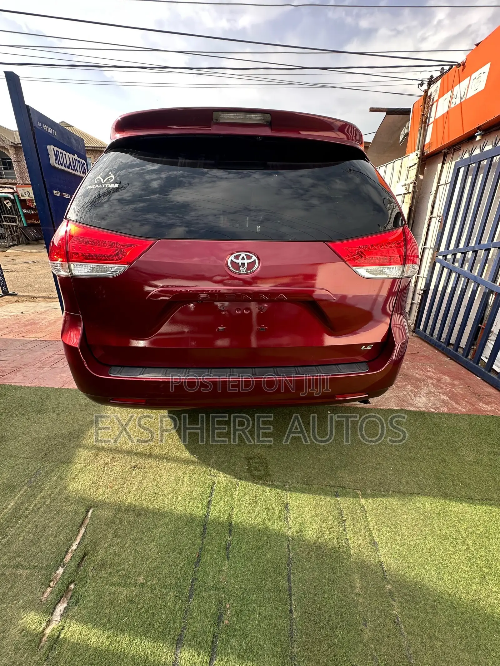 Toyota Sienna 2011 Red
