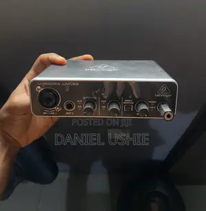 Behringer U-Phoria Umc22 Audiophile 2x2 USB Audio Interface