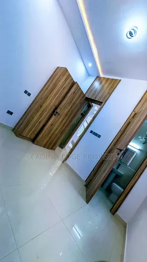 3bdrm Duplex in Nihort Estate, Jericho for sale