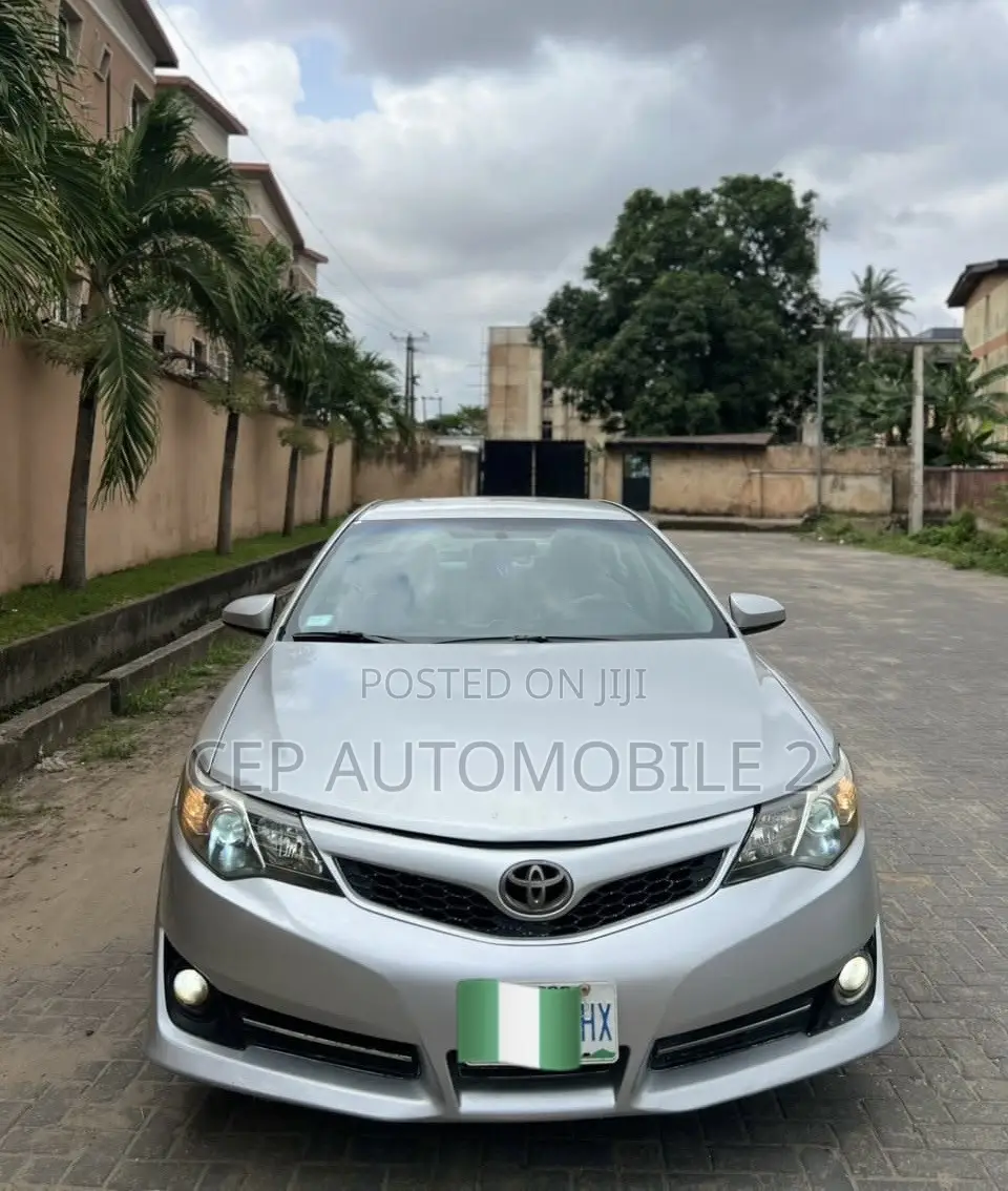 Toyota Camry 2012 Silver
