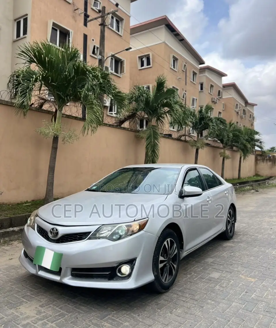 Toyota Camry 2012 Silver