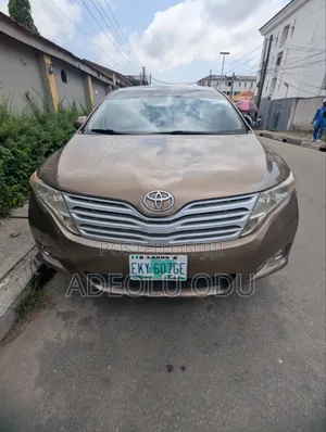Toyota Venza LE 2010 Gold