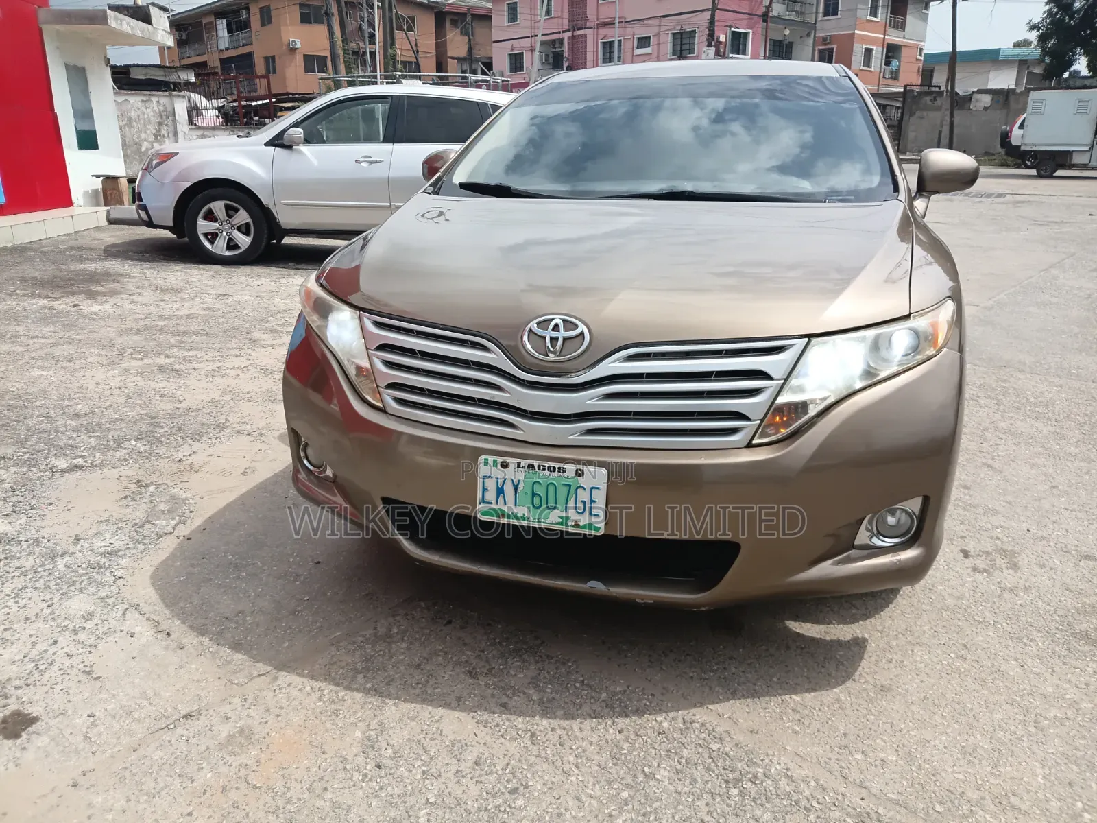 Toyota Venza LE 2010 Gold
