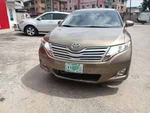 Toyota Venza LE 2010 Gold