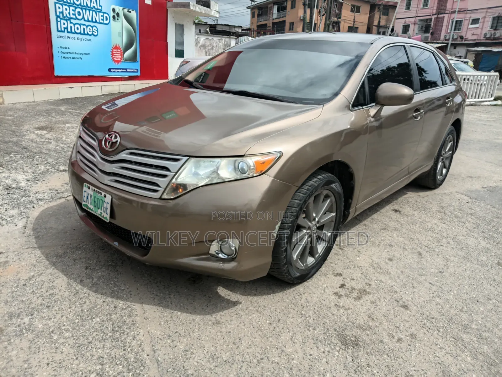 Toyota Venza LE 2010 Gold