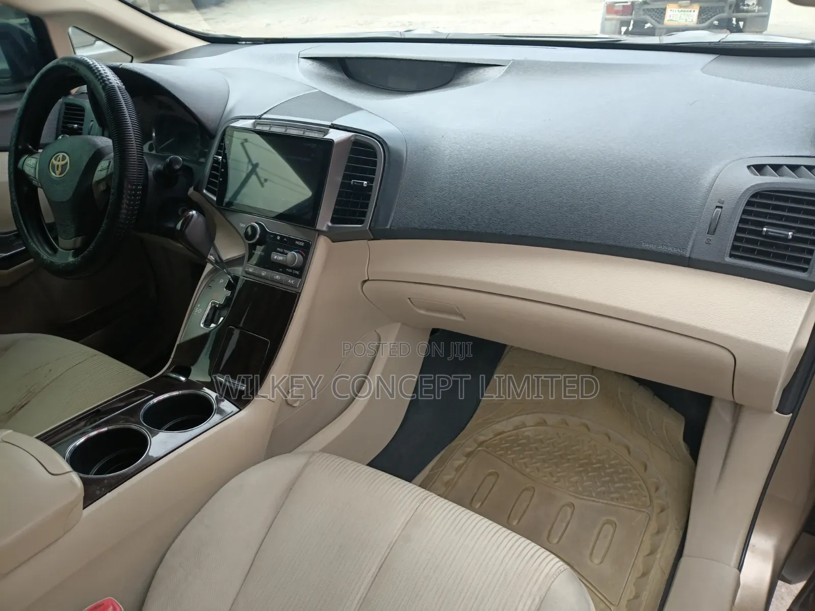 Toyota Venza LE 2010 Gold