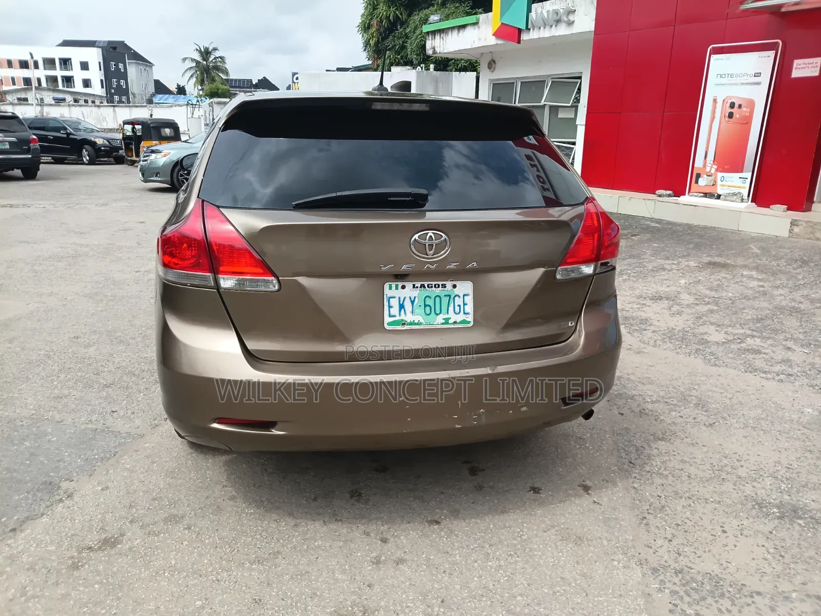 Toyota Venza LE 2010 Gold