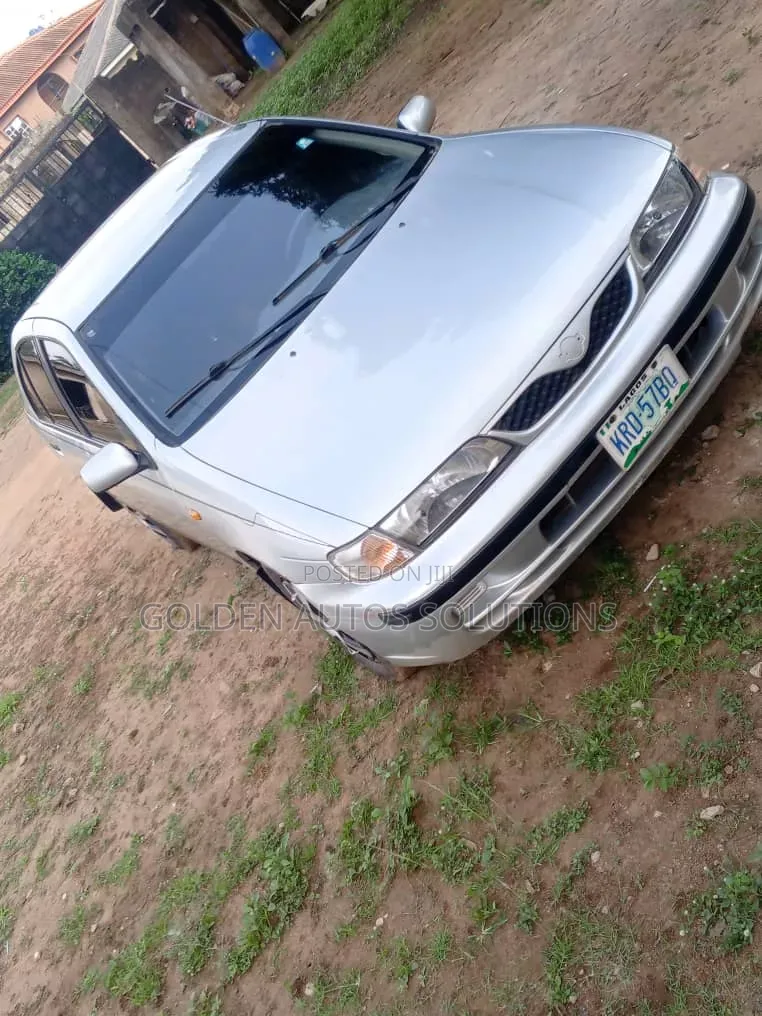 Nissan Altima 2000
