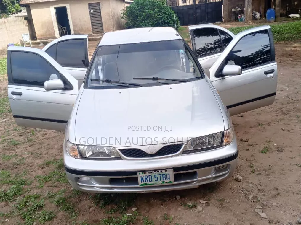 Nissan Altima 2000