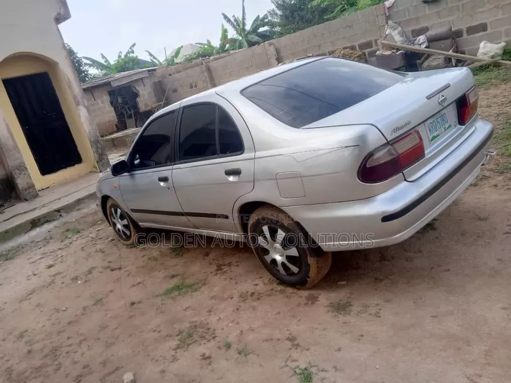 Nissan Altima 2000
