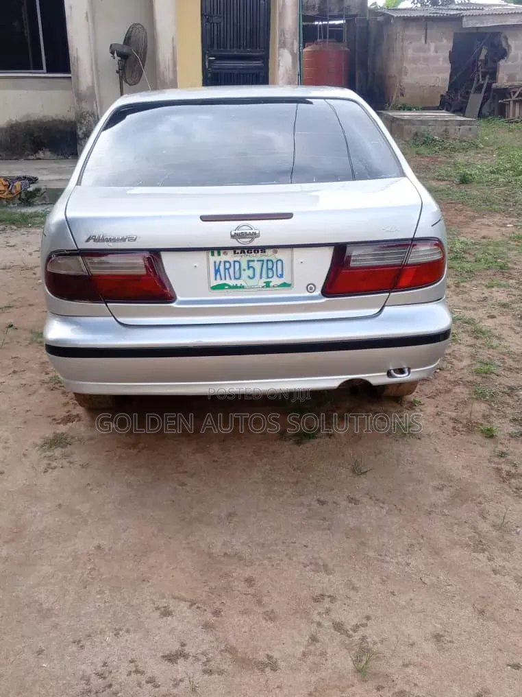 Nissan Altima 2000