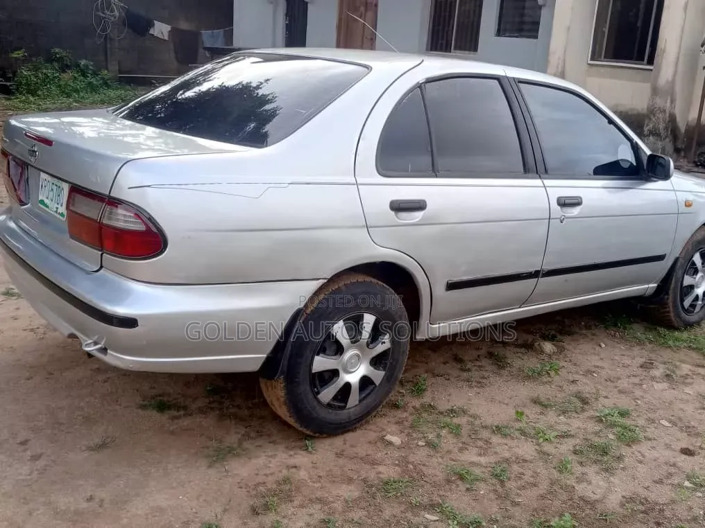 Nissan Altima 2000