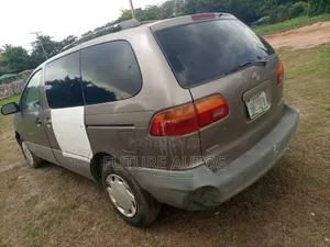 Toyota Sienna 2000 Silver