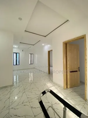 5bdrm Duplex in Chevron for rent