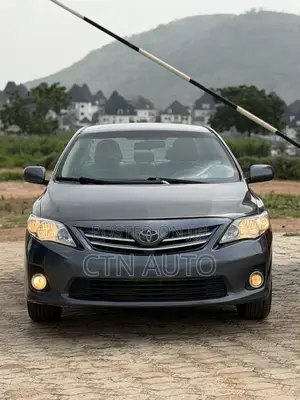 Toyota Corolla LE 4dr Sedan (1.8L 4cyl 4A) 2013 Gray