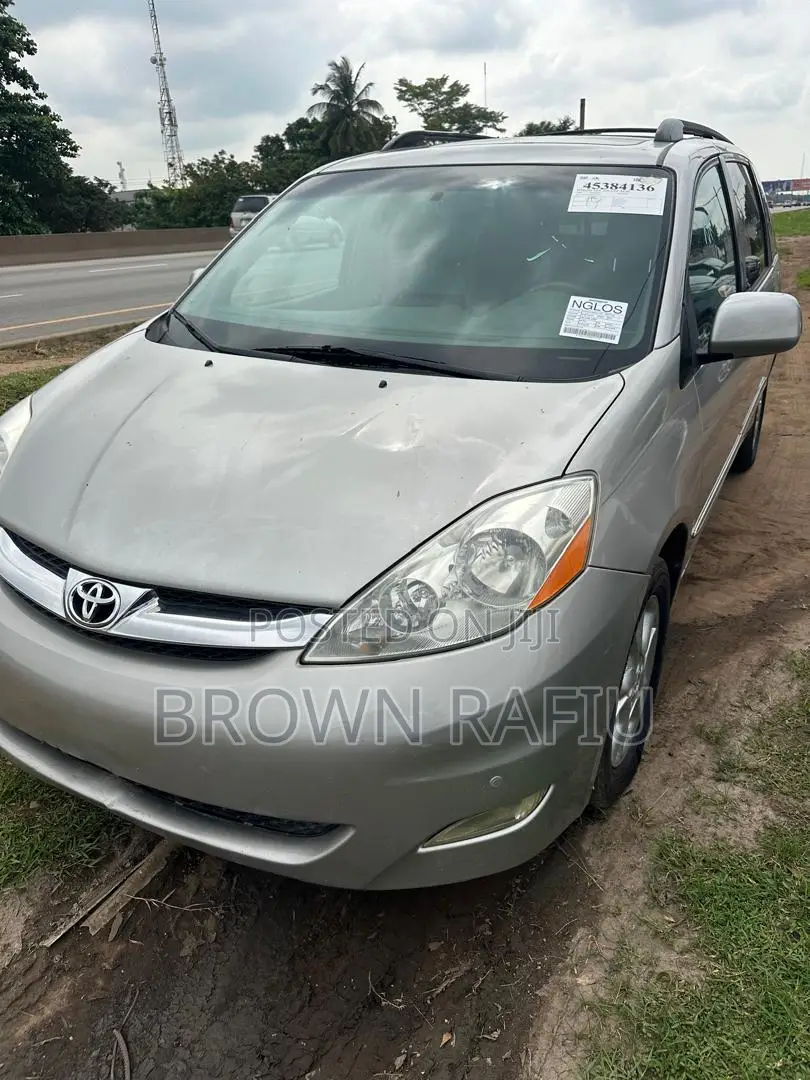 Toyota Sienna 2006 Silver
