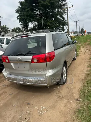 Toyota Sienna 2006 Silver