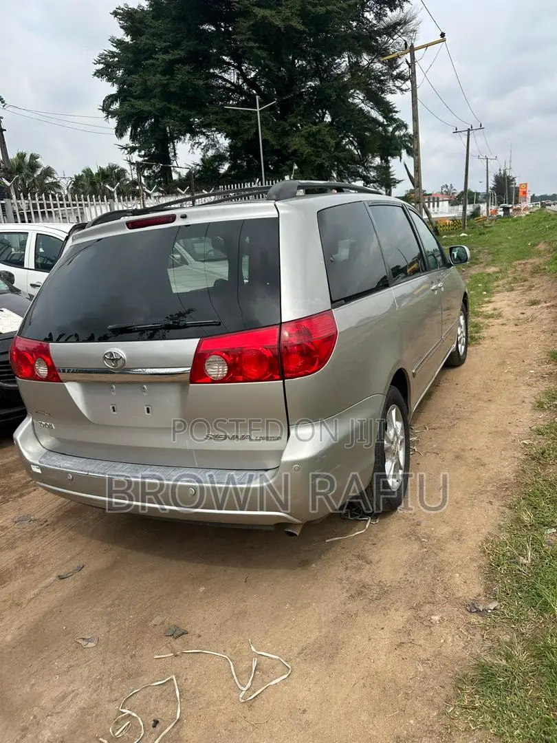 Toyota Sienna 2006 Silver