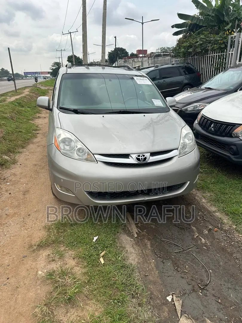 Toyota Sienna 2006 Silver