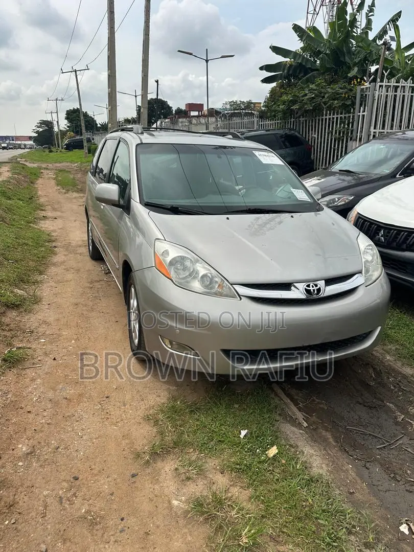 Toyota Sienna 2006 Silver