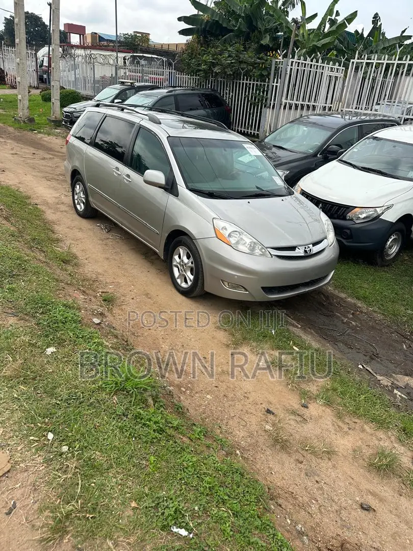 Toyota Sienna 2006 Silver