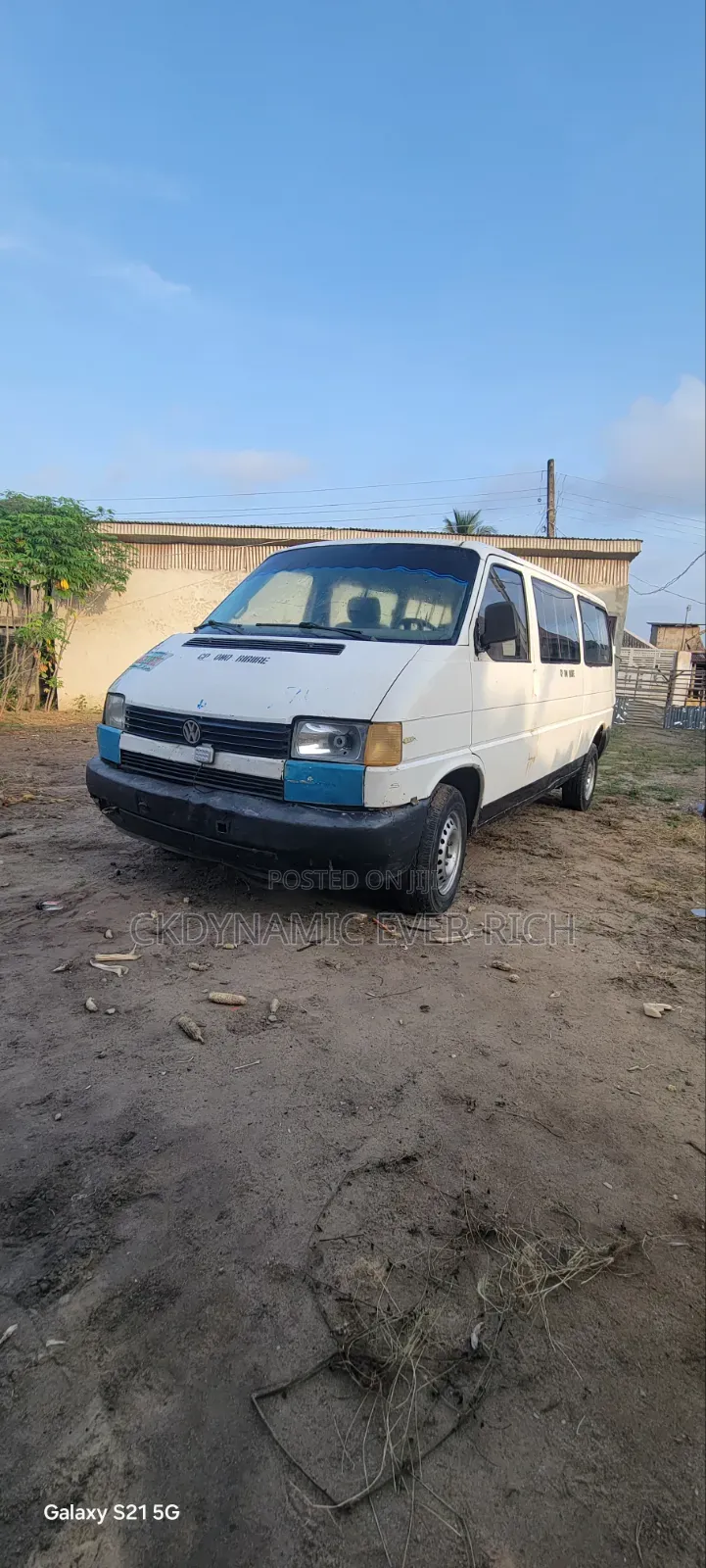 Volkswagen Transporter 2005 Yellow