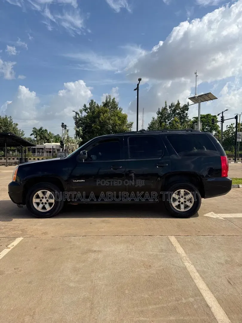 GMC Yukon 2010 Black