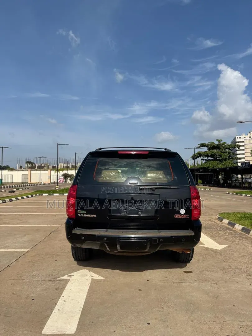 GMC Yukon 2010 Black