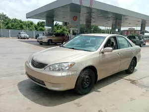 Toyota Camry 2005 Gold