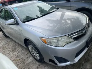 Toyota Camry LE 4dr Sedan (2.5L 4cyl 6A) 2012 Silver