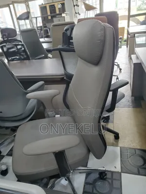 Eswivel Chair With Massage