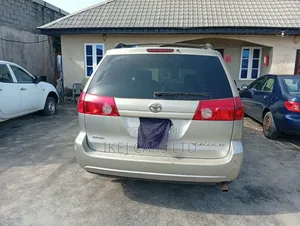 Toyota Sienna 2008 Gold
