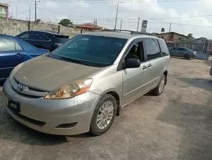 Toyota Sienna 2008 Gold
