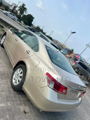 Lexus ES 350 2010 Gold