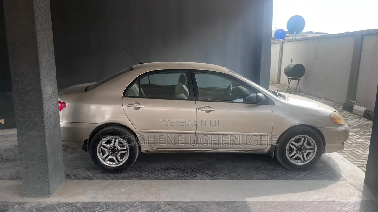 Toyota Corolla 2004 Gold