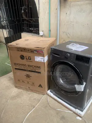 LG F4V3RYP6JE Functional 10.5KG Front Load Washing Machine