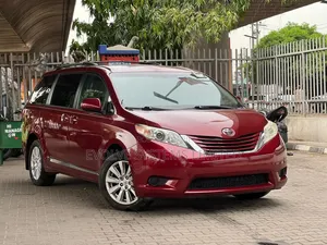 Toyota Sienna LE 8 Passenger (3.5L 6cyl 8A) 2017 Red