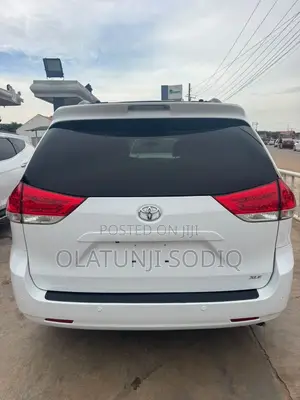 Toyota Sienna XLE 7 Passenger 2011 White