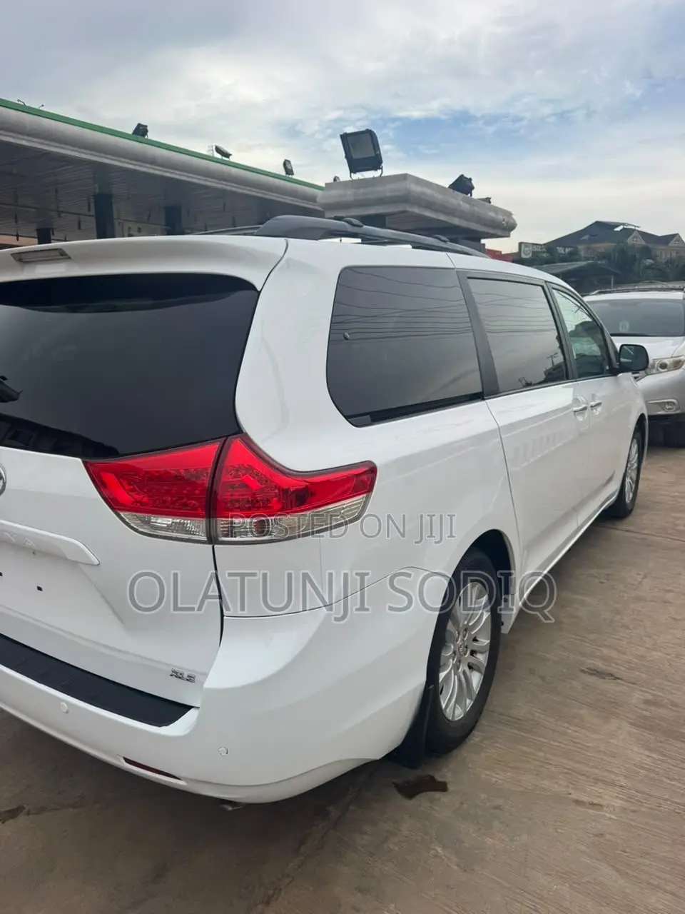 Toyota Sienna XLE 7 Passenger 2011 White