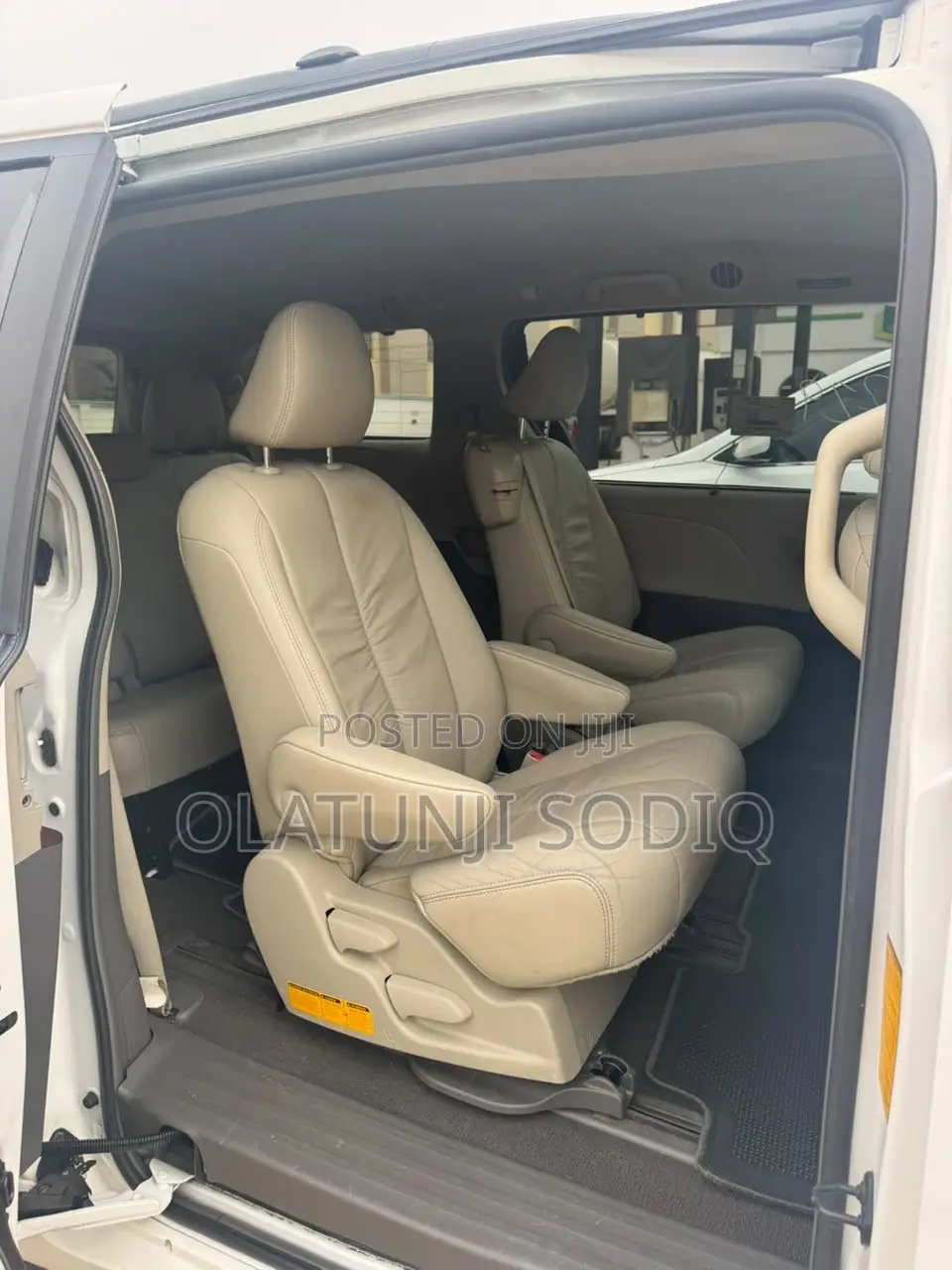 Toyota Sienna XLE 7 Passenger 2011 White