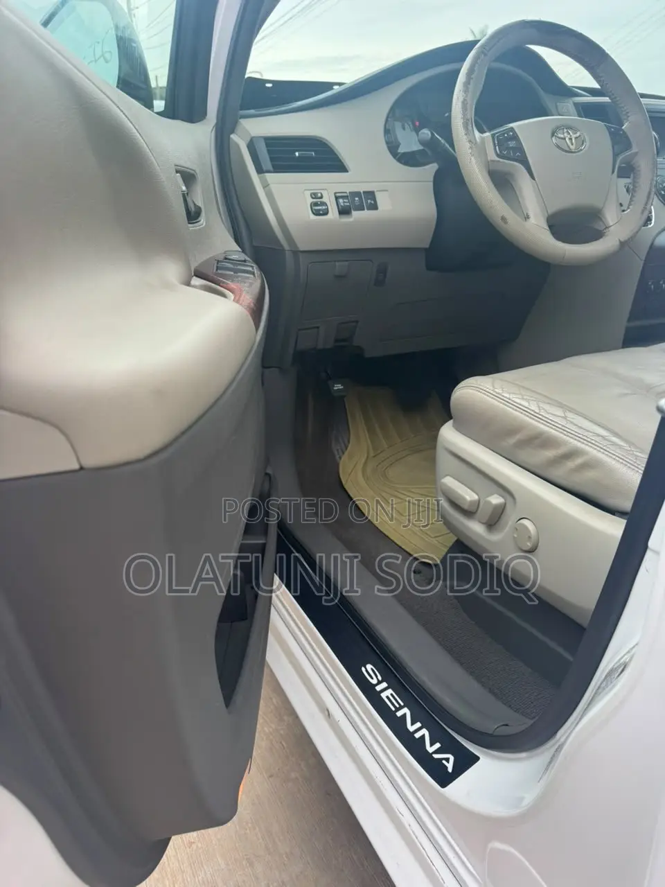 Toyota Sienna XLE 7 Passenger 2011 White