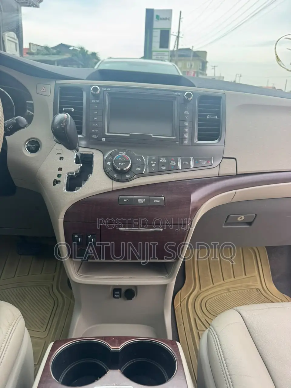 Toyota Sienna XLE 7 Passenger 2011 White