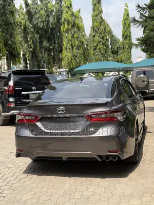 Toyota Camry SE 2021 Gray