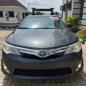 Toyota Camry XLE 4dr Sedan (2.5L 4cyl 6A) 2013 Gray