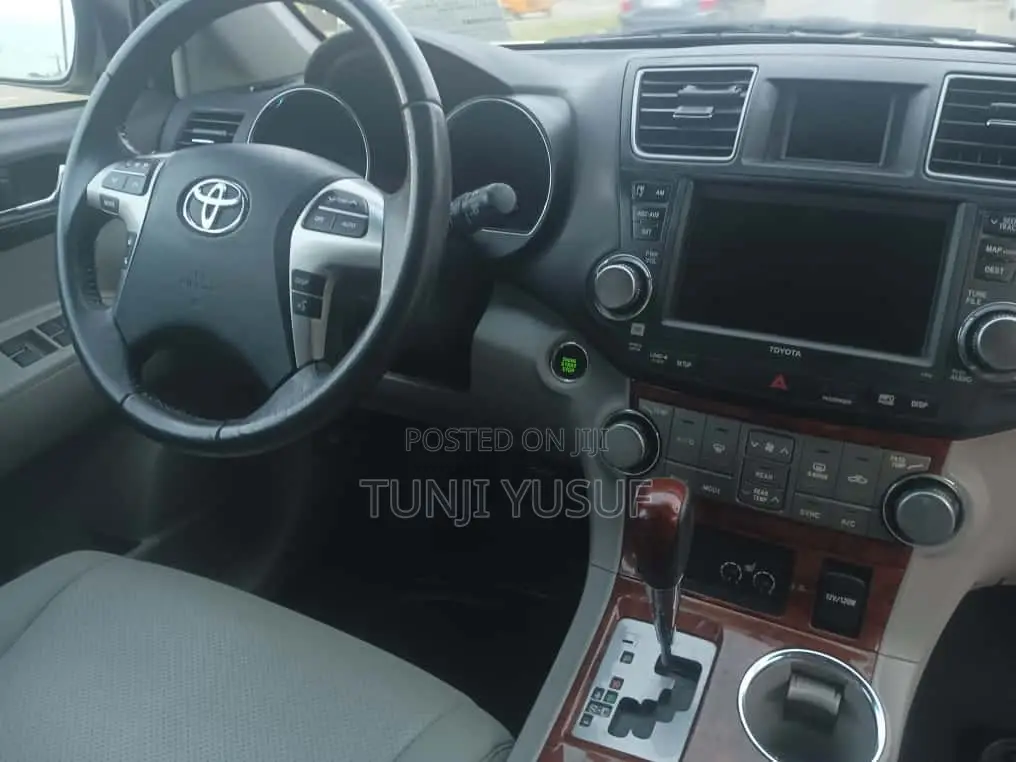 Toyota Highlander Limited 2012 White