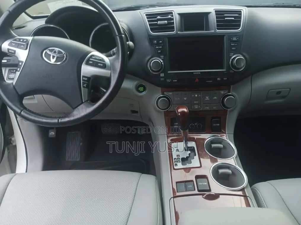 Toyota Highlander Limited 2012 White