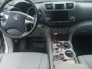Toyota Highlander Limited 2012 White